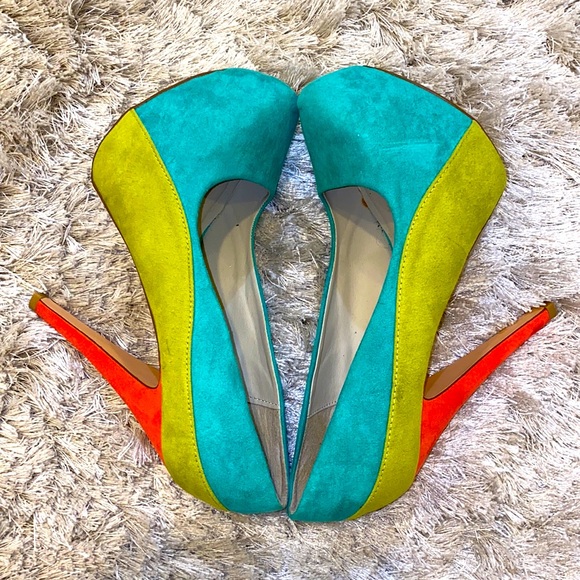 Color blocked Heels - Picture 5 of 9